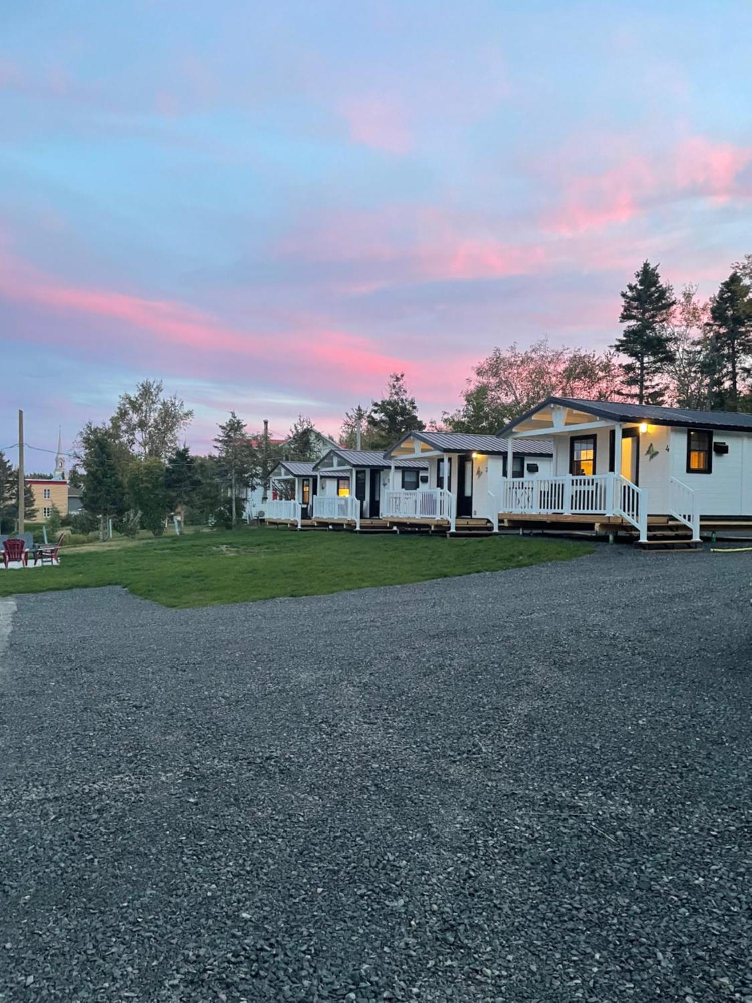 Les Chalets De La Colline Inc Baie-Sainte-Catherine Exteriör bild